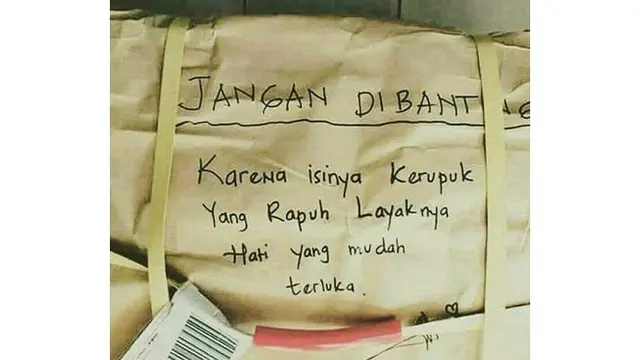6 Imbauan Kreatif Agar Barang Tidak Dibanting Ini Kocak Banget