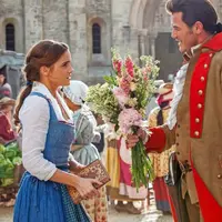 Ini foto Luke Evans dan Emma Watson di film Beauty and the Beast. (Via: Empire)