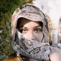 Ilustrasi jilbaab segi empat. (Sumber foto: Pexels.com).