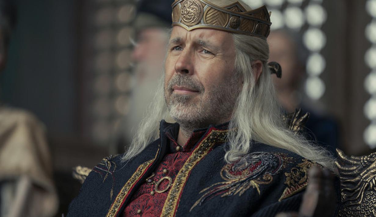Paddy Considine sebagai King Viserys Targaryen dalam House of the Dragon. (Foto: Ollie Upton / HBO)
