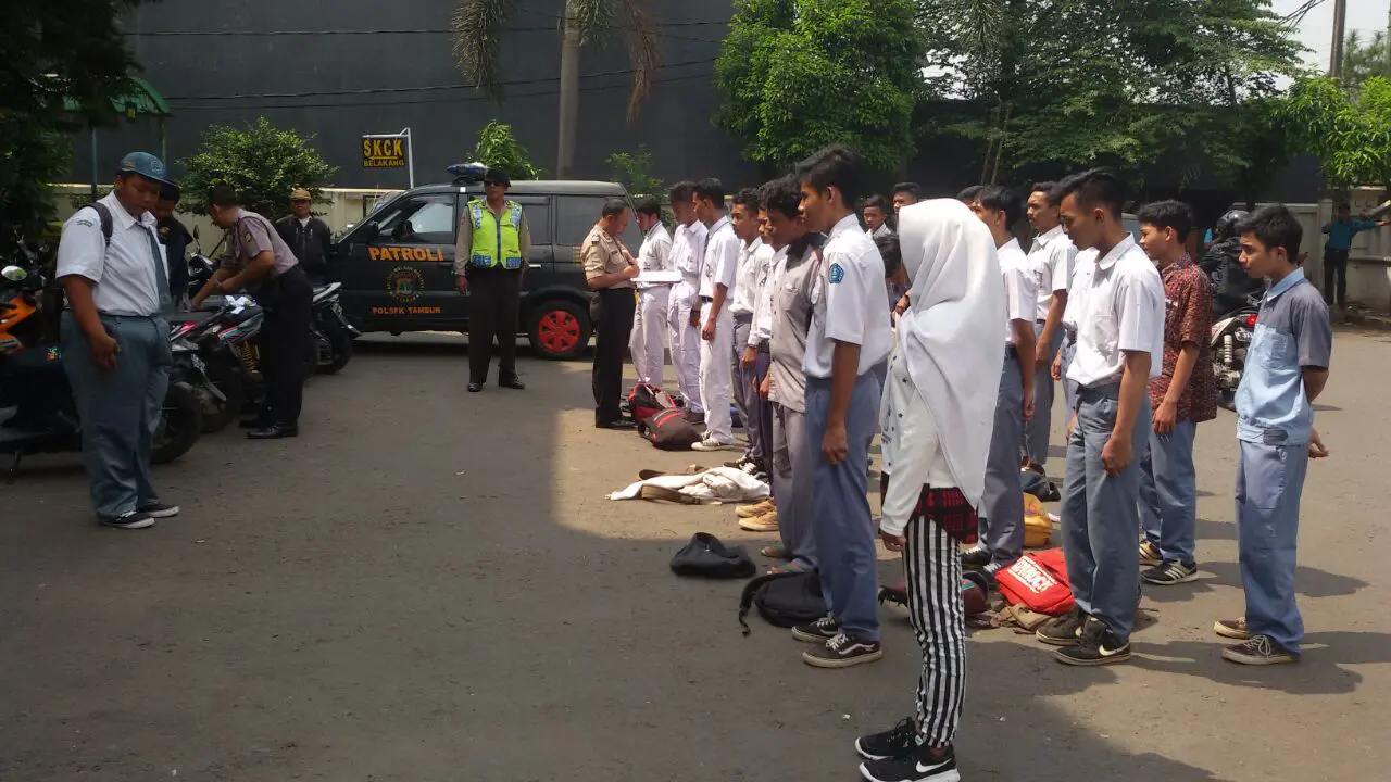Pelajar Bekasi terjaring razia