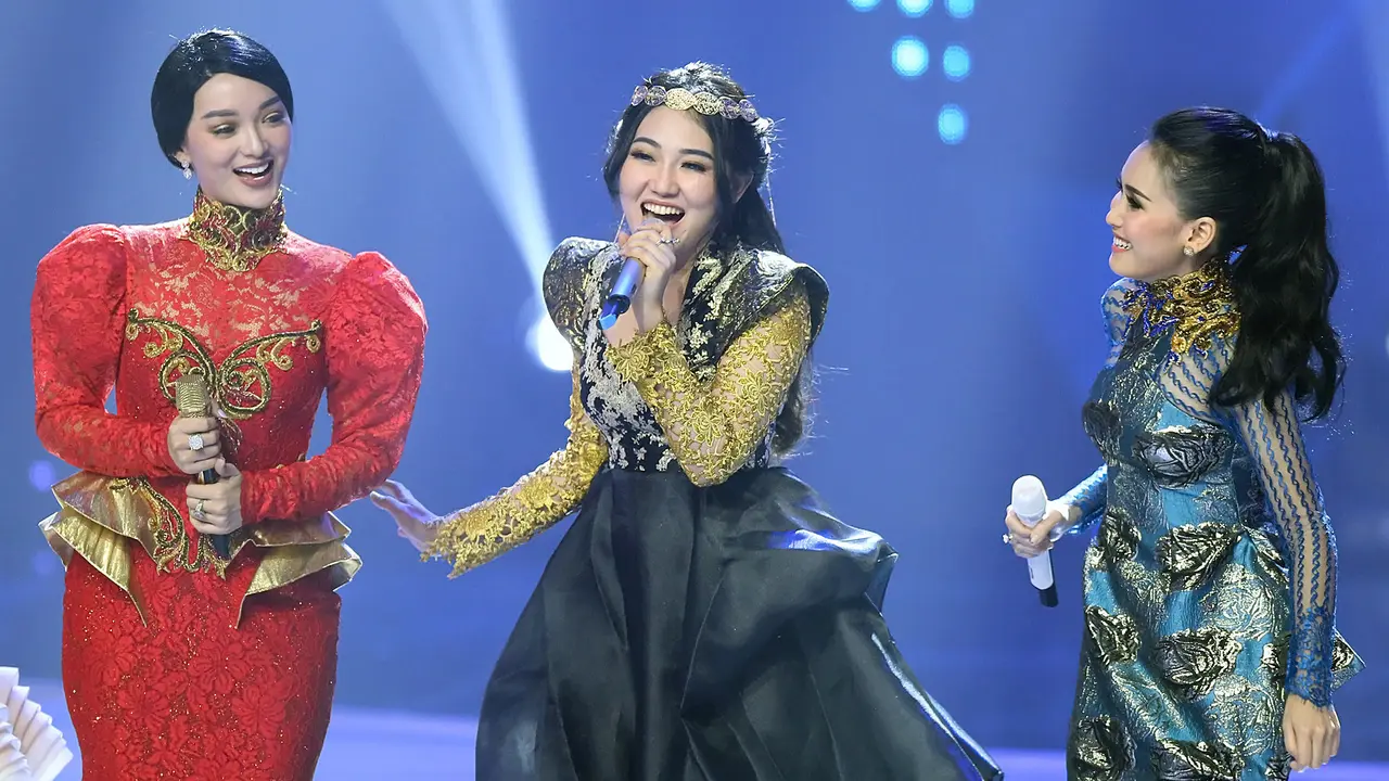 [Bintang] Ayu Ting Ting - Via Vallen