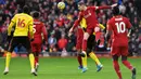 Gelandang Liverpool, Jordan Henderson, mengamankan bola saat melawan Watford pada laga Premier League di Stadion Anfield, Liverpool, Sabtu (14/12). Liverpool menang 2-0 atas Watford. (AFP/Paul Ellis)