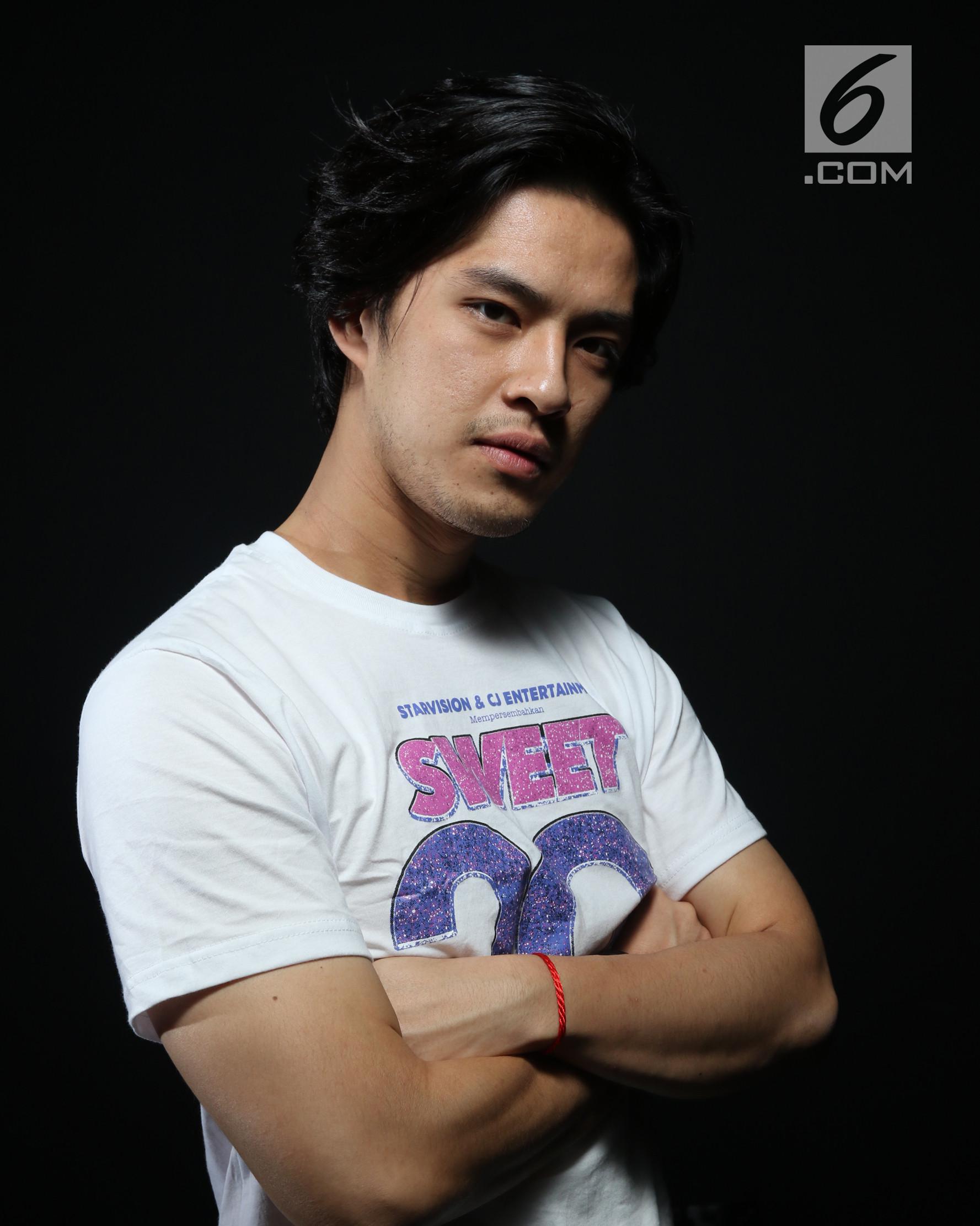 Pemain film Sweet 20, Morgan Oey saat berkunjung ke Liputan6.com di SCTV Tower, Jakarta, Senin (12/6). (Liputan6.com/Fatkhur Rozaq)