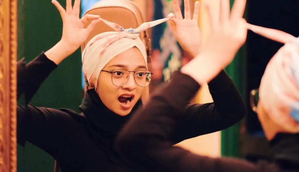 Putri dari Ikang Fawzi dan Marissa Haque, Marsha Chikita Fawzi terlihat tampil cantik walaupun mengenakan makeup natural. (Foto: instagram.com/chikifawzi)