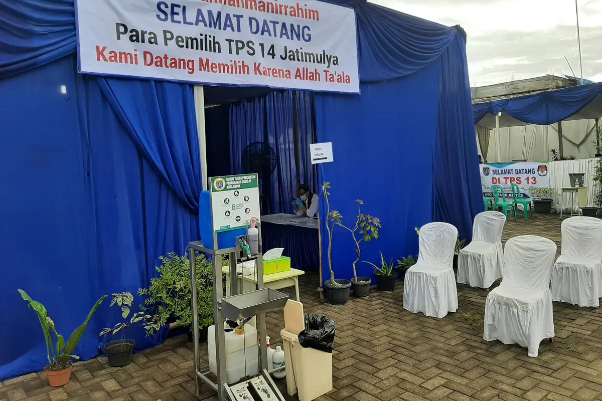 Tempat Pemungutan Suara (TPS) 14 Jatimulya, Depok siap menyambut pemilih menggunakan hak pilih di Pilkada Depok.