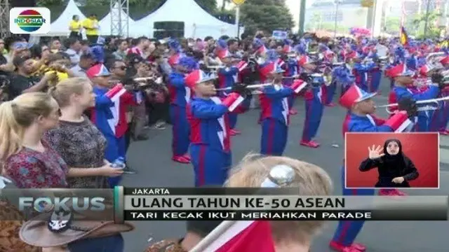 Parade budaya 10 negara Asia Tenggara meriahkan HUT ke-50 ASEAN di Jakarta.