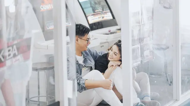 7 Potret Prewedding VJ Laissti dan Azarya Prakasa Bertajuk #KawinLAry