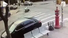 Insiden penyerangan terjadi di persimpangan jalan Borough Park, New York. Diduga insiden tersebut dipicu perselisihan verbal antara penyerang dan korban.