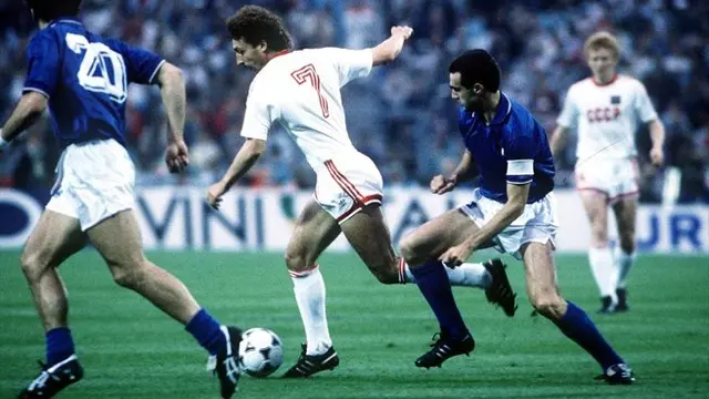 Uni Soviet vs Italia (Piala Eropa 1988)