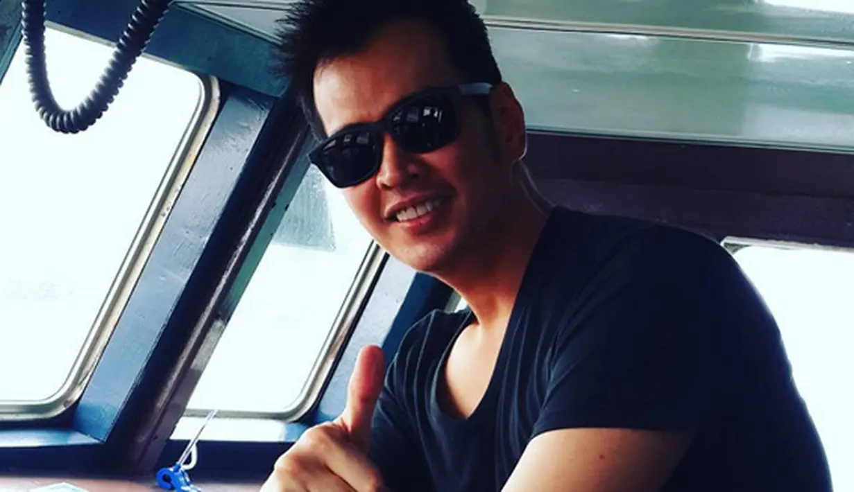 Di Indonesia terdapat sederet dokter muda yang tampan nan gagah, namun nama Ryan Thamrin nampaknya menjadi salah seorang dokter yang berhasil memikat hati masyarakat, terlebih para wanita muda. (Instagram/drryanthamrin_asli)