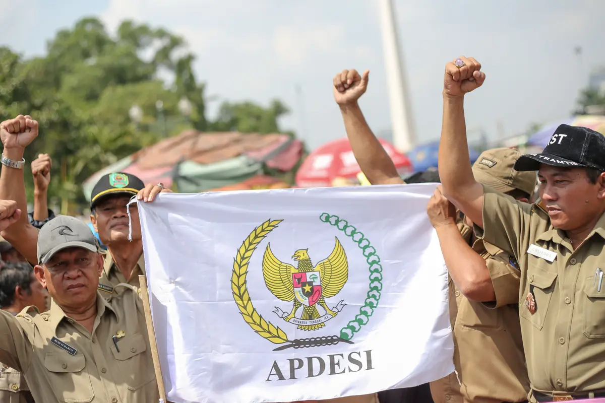 Demo perangkat desa