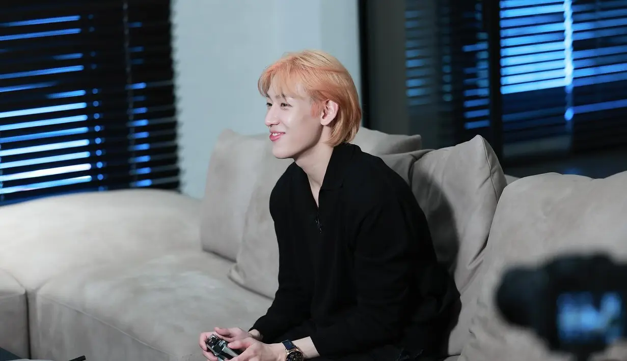 BamBam mengundang para idola ke rumahnya, mewawancarai mereka, dan menyiapkan makanan ringan untuk mereka. Setiap kali rekan Taeyeon berkunjung, BamBam langsung mengatakan bahwa dia adalah fans main vocal SNSD tersebut. (Foto: Instagram/ bambam1a)