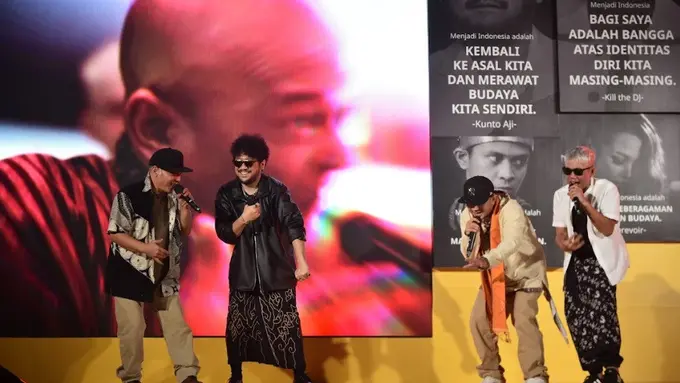 Iwa K, Kunto Aji, Tuan Tigabelas dan Kill the DJ berkolaborasi dalam kampanye #MenjadiIndonesia. (Foto: IM3)