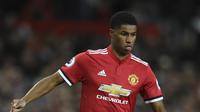 1. Marcus Rashford (Manchester United) - Masih 20 tahun namun dirinya bisa dijadikan solusi apabila Harry Kane ataupun Jamie Vardy kesulitan mencetak gol. Musim ini dirinya menorehkan 13 gol dan sembilan assist. (AFP/Oli Scarff)