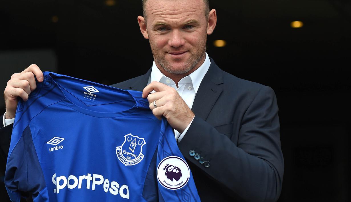 Mantan kapten Manchester United, Wayne Rooney, diperkenalkan sebagai pemain anyar Everton saat jumpa pers di Goodison Park, Liverpool, Senin (10/7/2017). (AFP/Paul Ellis)
