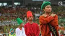 Penampilan penari sufi saat memeriahkan Harlah ke-73 Muslimat NU di SUGBK, Jakarta, Minggu (27/1). Para penari ini berasal dari Pondok Pesantren Savilil Muttaqin, Takeran, Magetan, Jawa Timur. (Liputan6.com/JohanTallo)