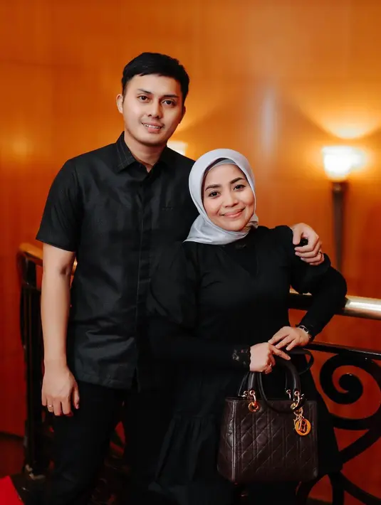 Tak sedikit pula orang yang menilai kalau semakin ke sini, Muzdalifah dan Fadel Islami justru terlihat mirip. (FOTO: instagram.com/fadelislami__/)
