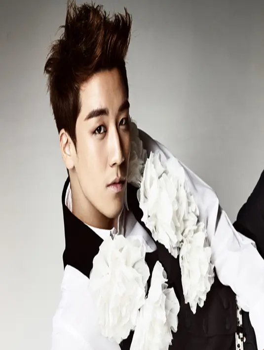 Dilansir dari Allkpop.com, Seungri kepergok asyik tidur di kereta menuju Shanghai, Tiongkok. (Soompi/Bintang.com)