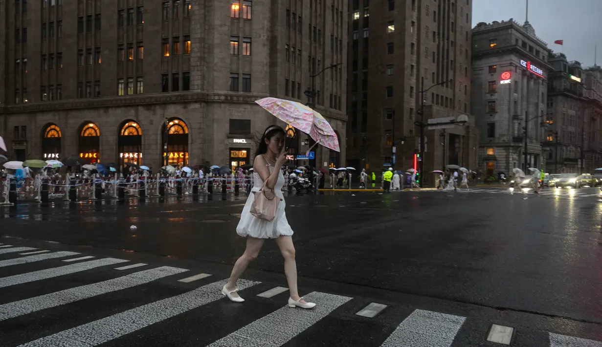 Sebelumnya, Topan Co-May telah mendarat di Provinsi Zhejiang bagian timur sekitar pukul 04.30 waktu setempat. (Hector RETAMAL/AFP)