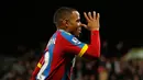 Gelandang Crystal Palace, Jason Puncheon merayakan selebrasi usai mencetak gol ke gawang Manchester City saat Laga Liga Premier Inggris di Selhurst Park Stadium, Inggris ( 6/4/2015). Crystal Palace menang 2-1 atas Manchester City. (Reuters/John Sibley)