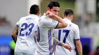 Gelandang Real Madrid James Rodriguez merayakan gol ke gawang Eibar pada laga La Liga di Stadion Municipal de Ipurua, Sabtu (4/3/2017). (AFP/Ander Gillenea)