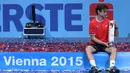 David Ferrer dengan trofi juara usai mengalahkan Steve Johnson di partai final Erste Bank Open 2015 di Stadthalle Arena, Vienna, Austria, Minggu (25/10/2015) malam WIB. (Bola.com/Reza Khomaini)