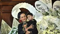 Erika Carlina Rayakan Ulang Tahun Pertama Enduw di Panti Asuhan
