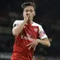 Gelandang Arsenal, Mesut Ozil, merayakan gol usai membobol gawang Vorskla pada laga Liga Europa di Stadion Emirates, London, Kamis (20/9/2018). Arsenal menang 4-2 atas Vorskla. (AP/Kirsty Wigglesworth)