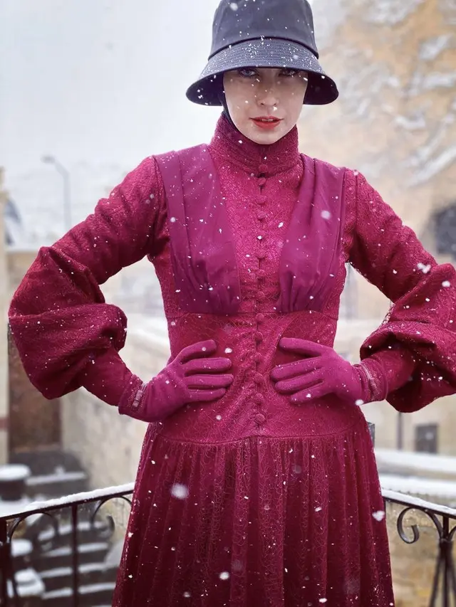 Intip gaya busana hingga hijab Annisa Trihapsari, credit: @hapsarianissa29