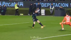 Berita video highlights La Liga 2017-2018, Celta Vigo vs Real Madrid, dengan skor 2-2. This video presented by BallBall.