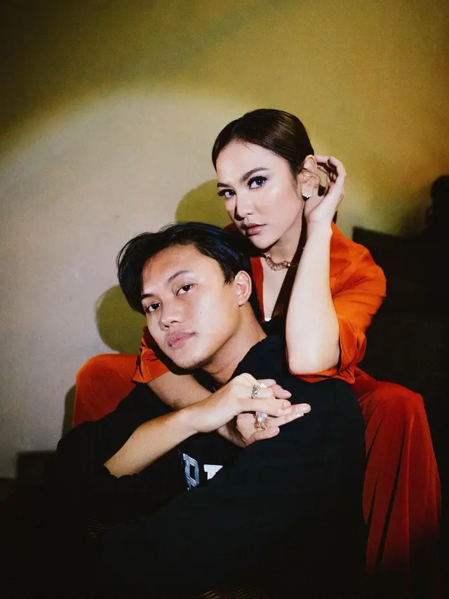 Beda Keyakinan, 5 Artis Ini Ditemani Pasangan Rayakan Lebaran