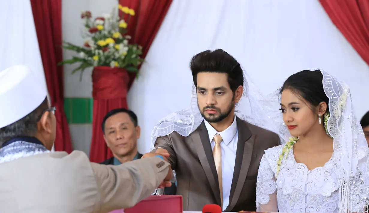 Sebelum melakukan proses syuting, Shakti da Radhika telah lebih dulu menyapa fansnya lewat acara Meet and Greet di sebuah pusat perbelanjaan di kawasan Tangerang, Banten, pada Minggu (5/3/2017). (Adrian Putra/Bintang.com)