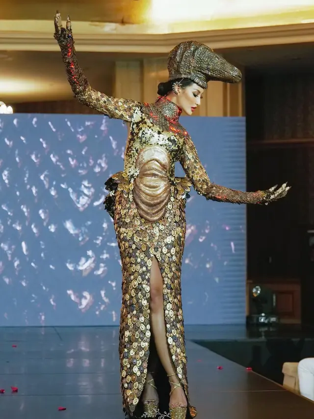 Potret Kostum 'Komodo Dragon' Ayu Maulida di Ajang Miss Universe 2020, Curi Perhatian. (Sumber: Instagram/royalstory.picture)