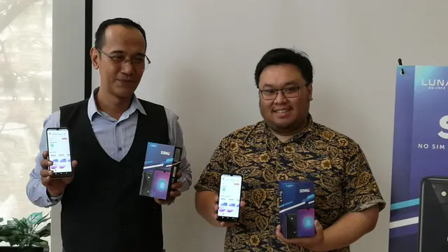Country Manager Simo Indonesia Wisnu Adhi dan Marketing Manager Luna Indonesia Suryadi Willim
