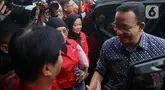 Anies Baswedan mengunjungi DPD Partai Demokrasi Indonesia Perjuangan (PDIP), Cakung, Jakarta Timur, Sabtu (24/8/2024). (Liputan6.com/Herman Zakharia)