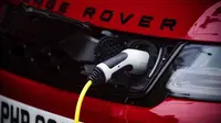 Pengisi daya Range Rover Sport PHEV (Land Rover)