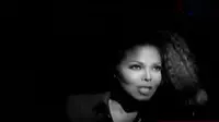 Janet Jackson hamil diusia yang ke-50.