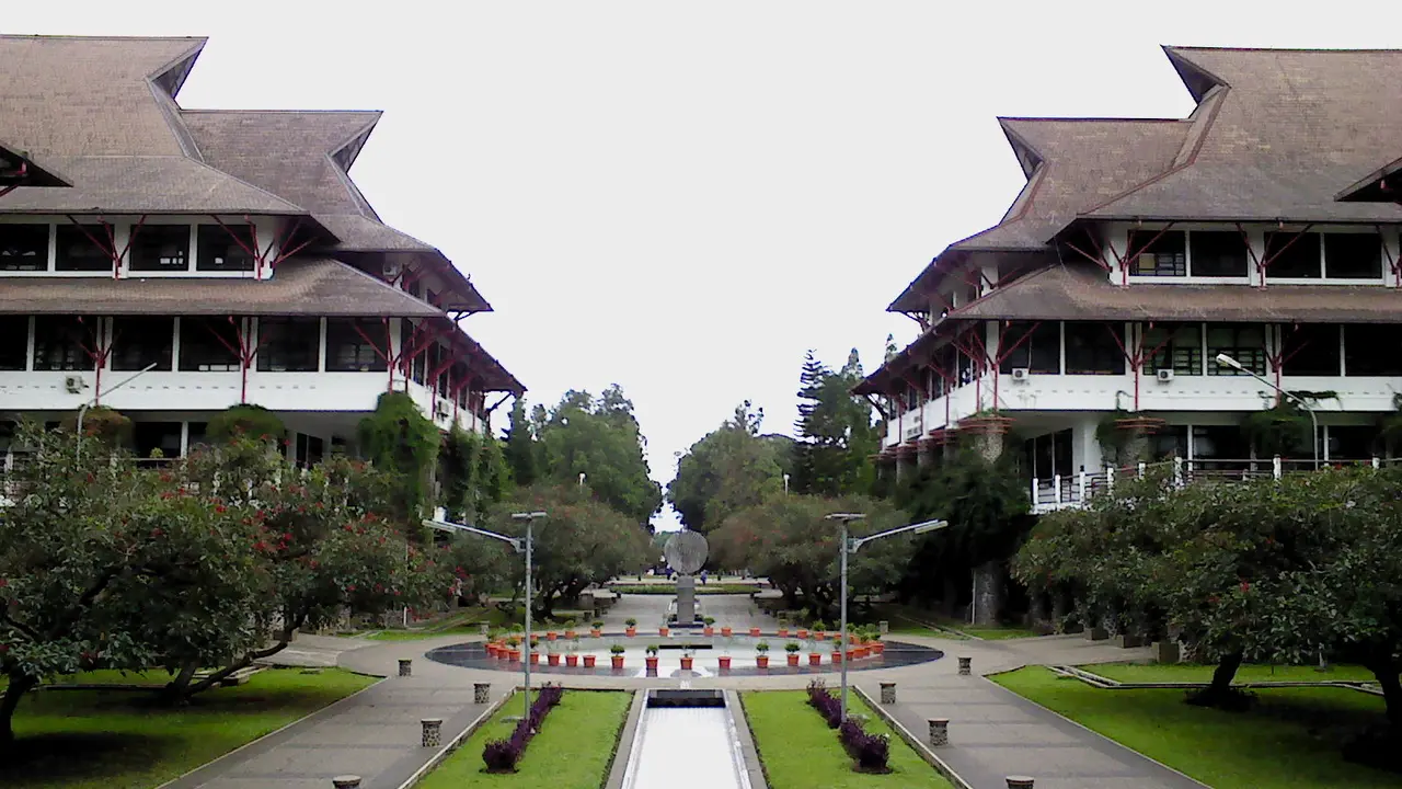 Berprestasi? Warga Bandung Kini Bisa Kuliah Gratis!