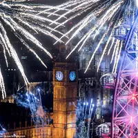 Terkait pesta kembang api tahun 2016, London saingi kemeriahan Sydney.