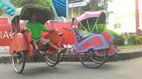Penarik Becak di Pernikahan Putra Jokowi Berseragam Lurik 