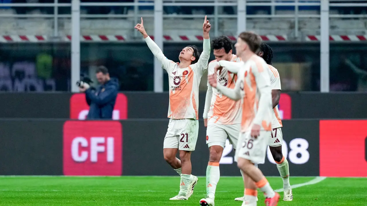 Foto: Gol Tijjani Reijnders Dibalas Tuntas Paulo Dybala, AC Milan Gigit Jari Ditahan Imbang AS Roma