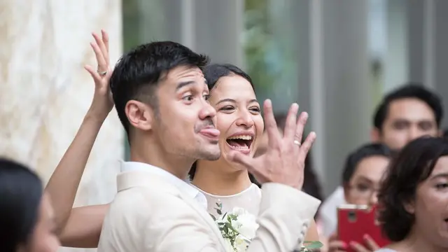 [Bintang] Chicco Jerikho dan Putri Marino