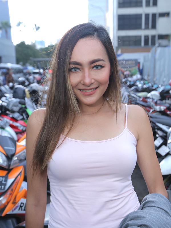 Dewi Rezer (Deki Prayoga/Fimela.com)
