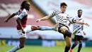 Pada akhirnya tak ada lagi gol yang tercipta. Aston Villa dipaksa bertekuk lutut dengan skor 1-3 oleh Manchester United. (Foto: AFP/Pool/Shaun Botterill)