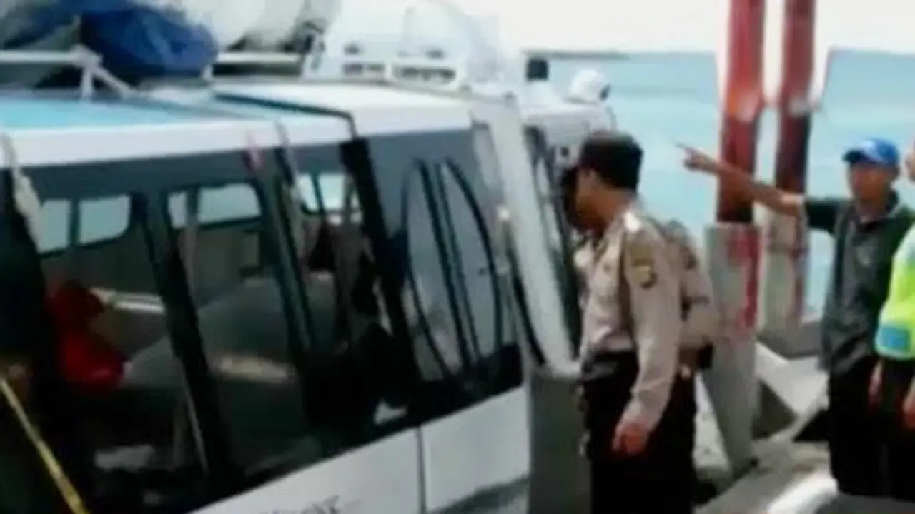 Kasus Kapal Turis Meledak