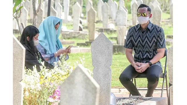 6 Momen AHY Ziarah 1 Tahun Kepergian Ani Yudhoyono, Cerita Didatangi Lewat Mimpi