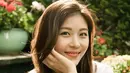 Sudah tak perlu diragukan lagi kecantikan dari Ha Ji Won, padahal ia sudah berusia 41 tahun. Ia mengaku jika rajin makan buah-buahan dan kacang-kacangan. (Foto: koreaboo.com)