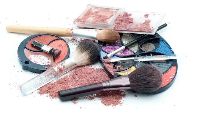 [Bintang] Waspada, Ini 5 Bahan Berbahaya yang Terkandung dalam Kosmetik Ilegal