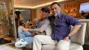 Melalui media sosial, Jeremy Thomas dan Axel Matthew kerap mengunggah kebersamaan. Bahkan, ayah dan anak artis ini sering mencuri perhatian netizen karena penampilannya. (Liputan6.com/IG/@axelmatthewthomas